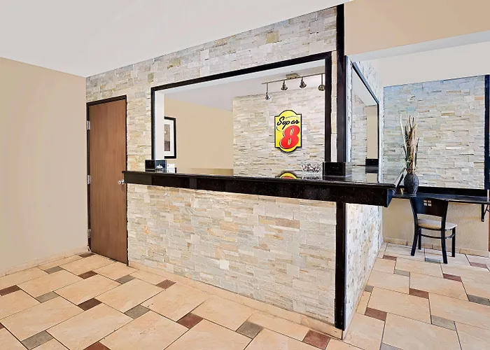 Super 8 By Wyndham Decorah