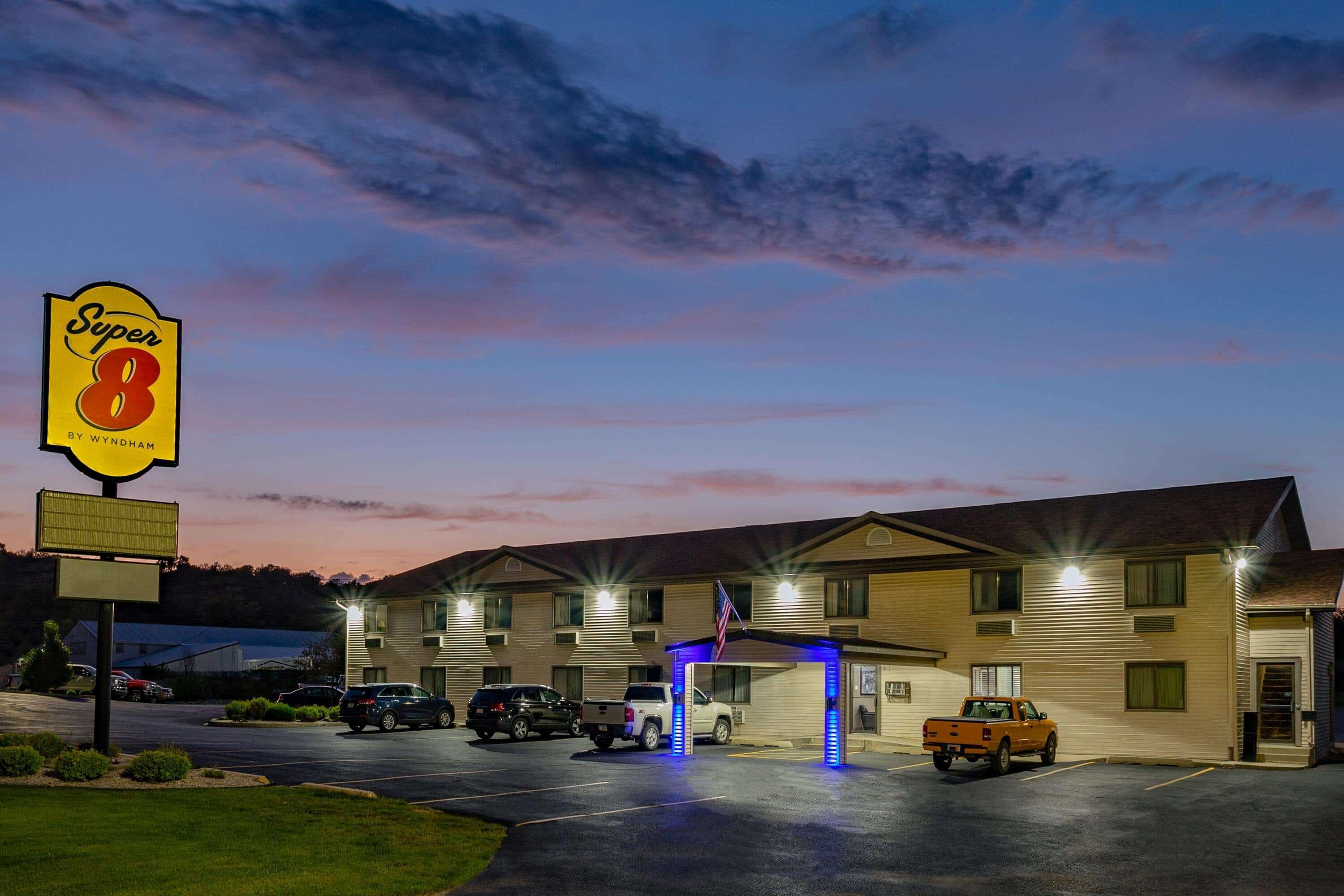 Super 8 By Wyndham Hotel