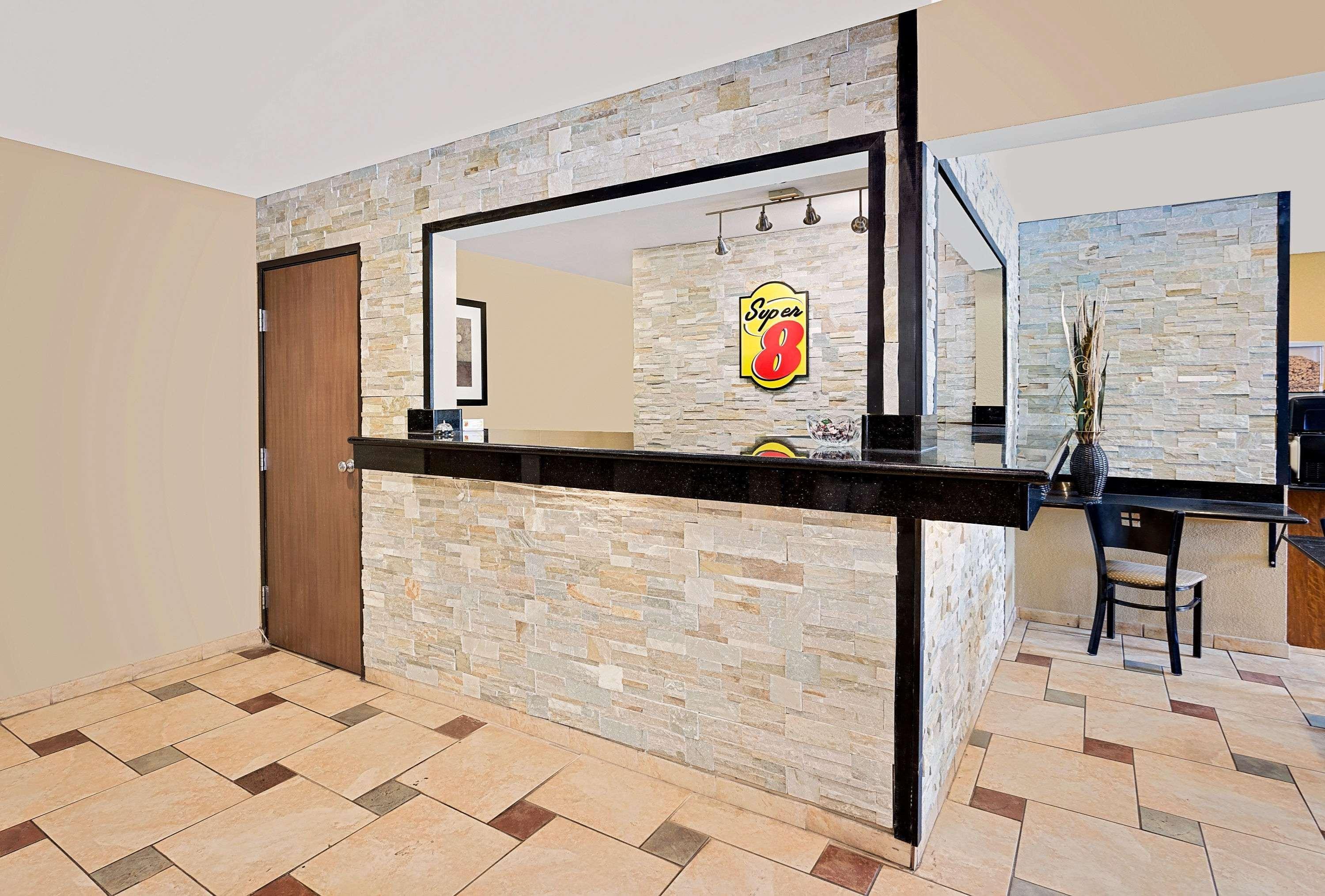 Super 8 By Wyndham Hotel