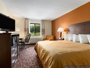 Super 8 By Wyndham Hotel